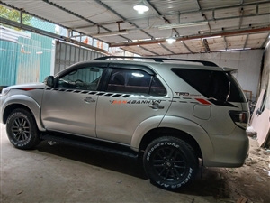 Toyota Fortuner 2.7V 4X2 AT