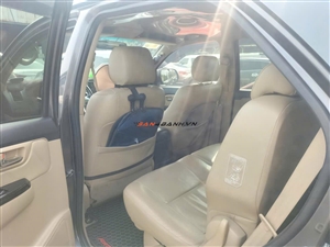 Toyota Fortuner 2.7V 4x2 AT