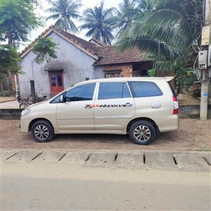 Toyota Innova 2.0E