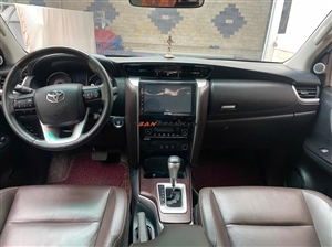 Toyota Fortuner 2.7V 4x4 AT