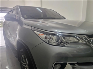 Toyota Fortuner 2.7V 4x2 AT