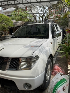 Nissan Navara XE 2.5AT 4WD