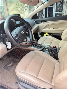 Hyundai Elantra 1.6 AT