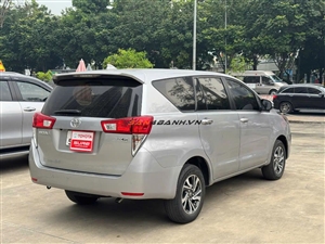 Toyota Innova 2.0E