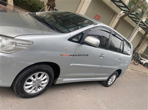 Toyota Innova 2.0E