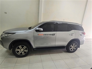 Toyota Fortuner 2.7V 4x2 AT