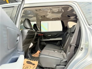 Toyota Veloz Cross CVT Top