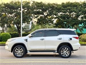 Toyota Fortuner 2.7V 4x4 AT