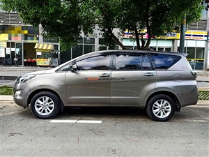 Toyota Innova 2.0E