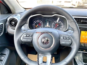 MG ZS LUX