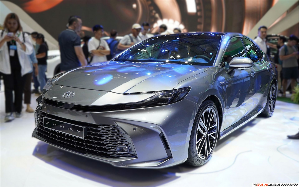 Toyota Camry 2024 